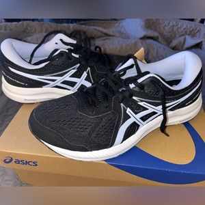 NWT ASICS shoes. Women’s Size 7.5 wide